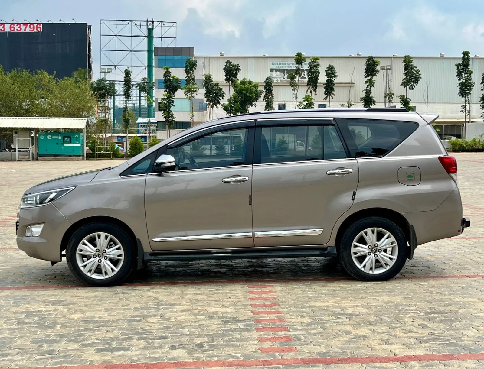 Toyota Innova Crysta 2.8 Z – Automatic – Excellent Condition