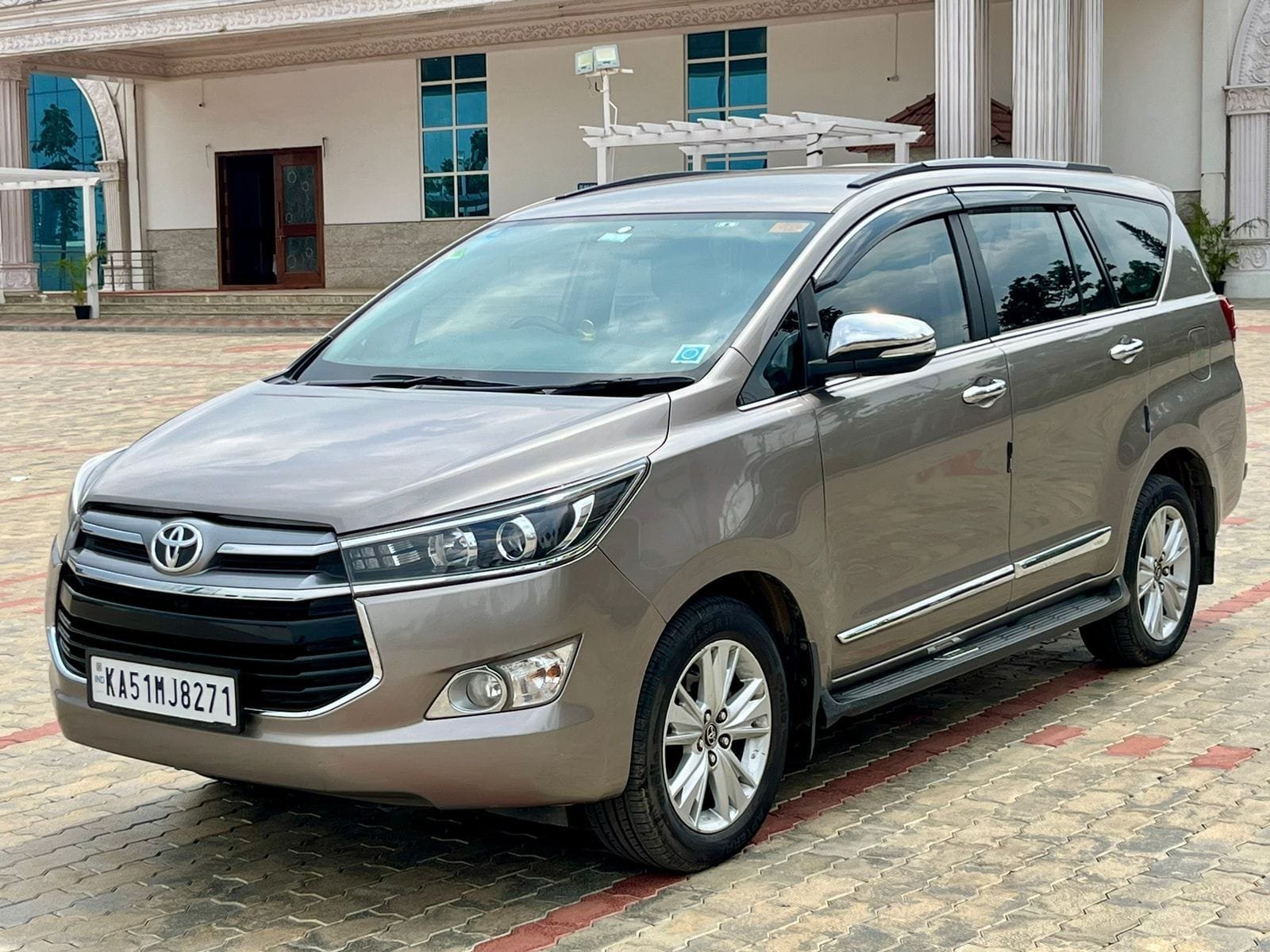 Toyota Innova Crysta 2.8 Z – Automatic – Excellent Condition