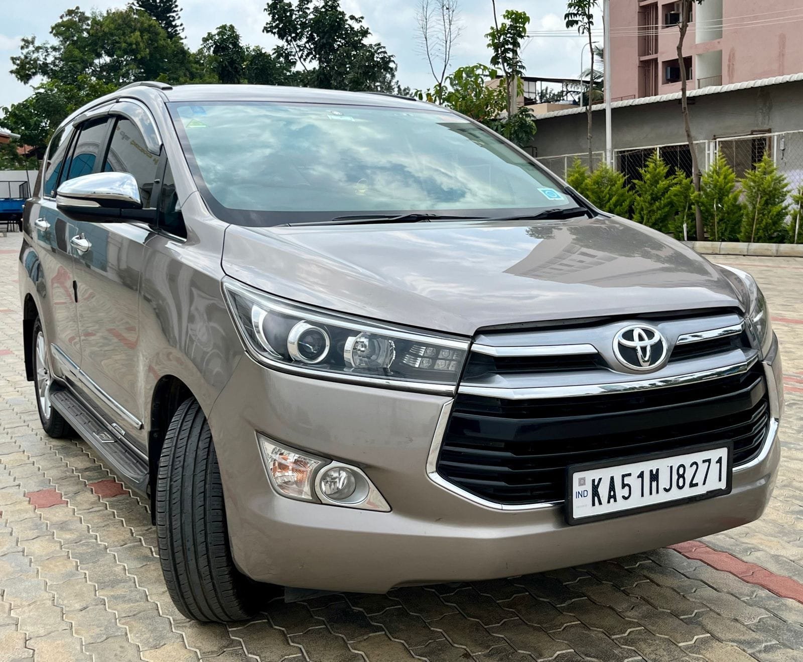 Toyota Innova Crysta 2.8 Z – Automatic – Excellent Condition