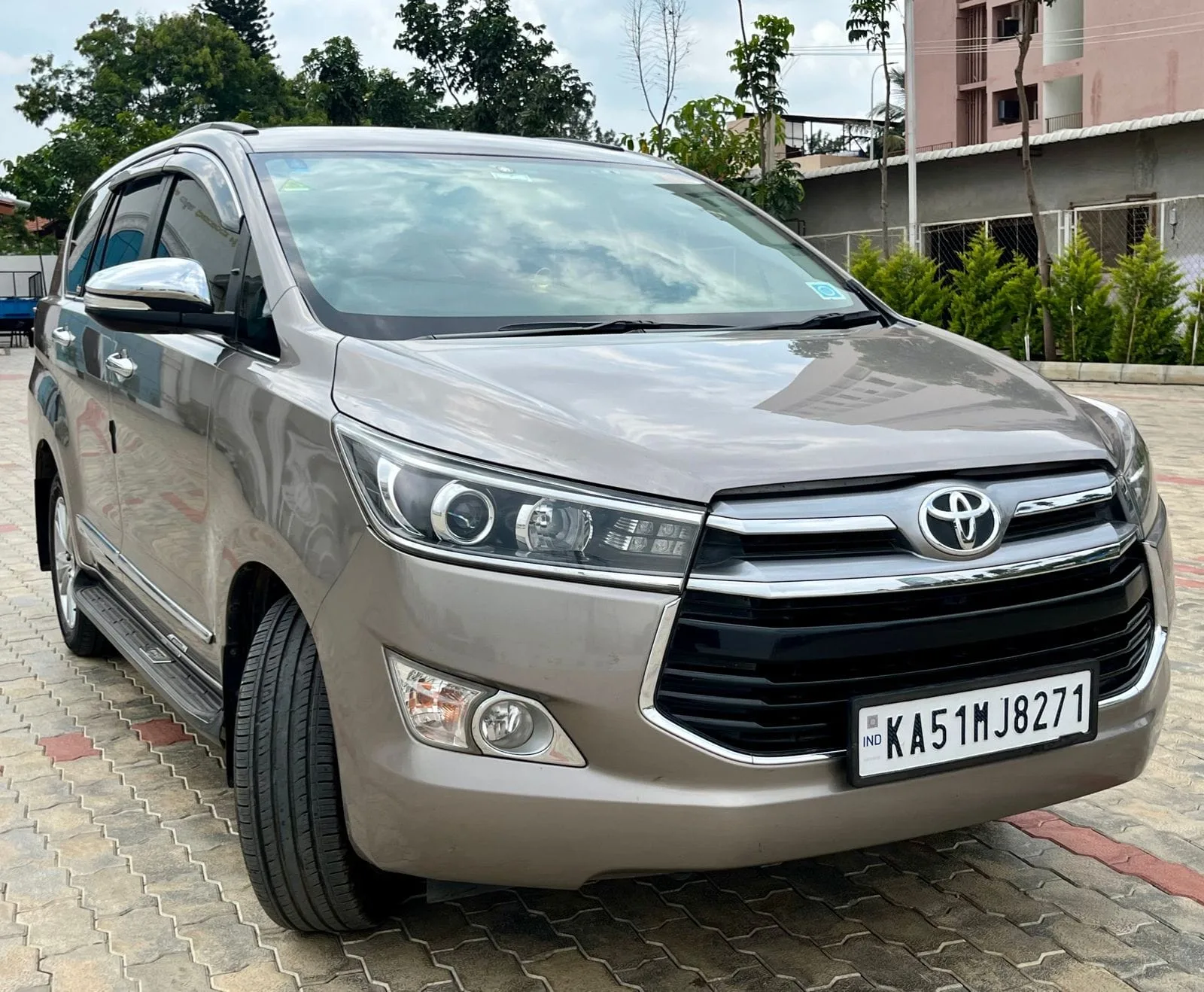 Toyota Innova Crysta 2.8 Z – Automatic – Excellent Condition