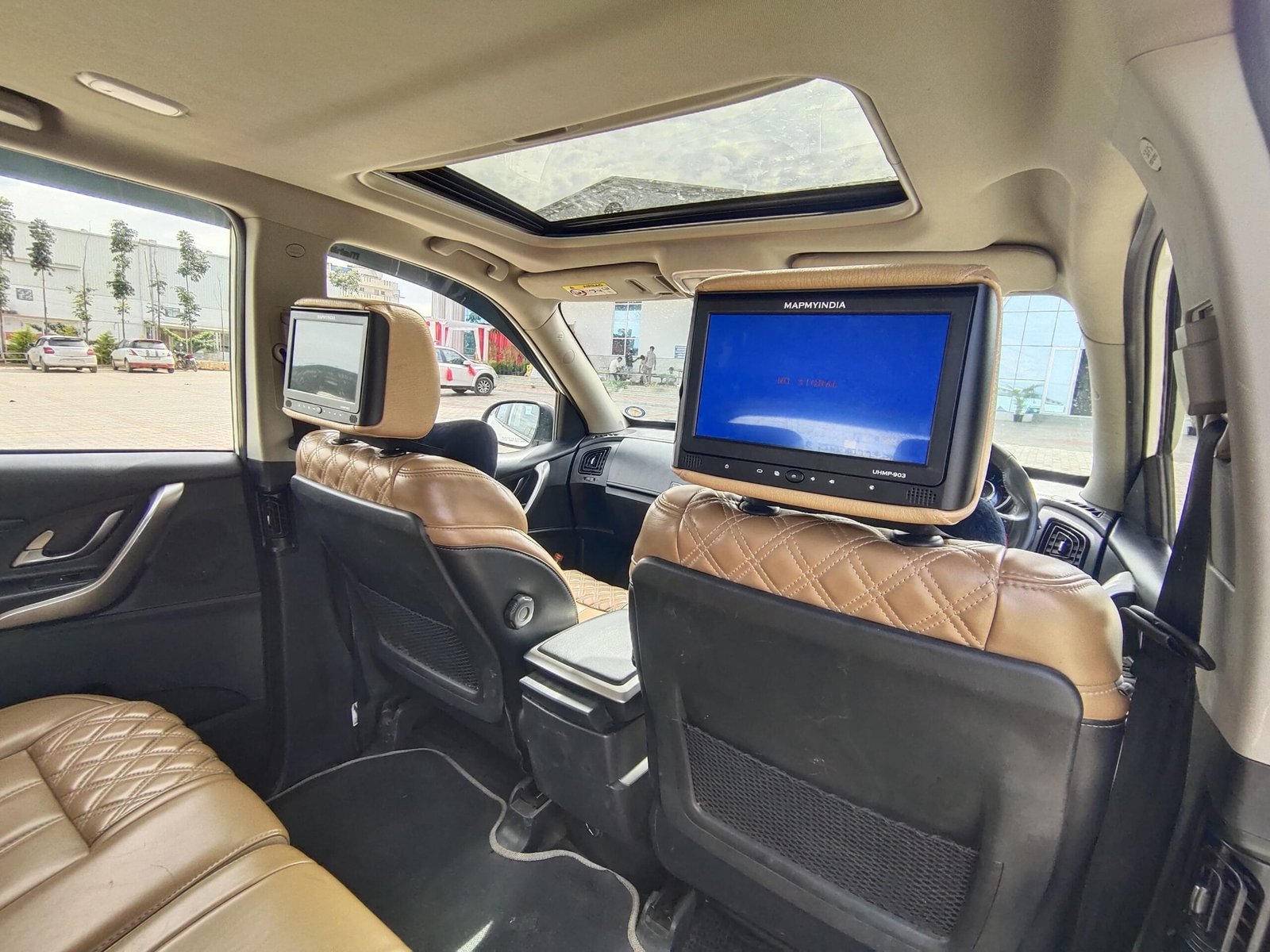 Mahindra XUV500 W11 AT – 2018 – Top Class