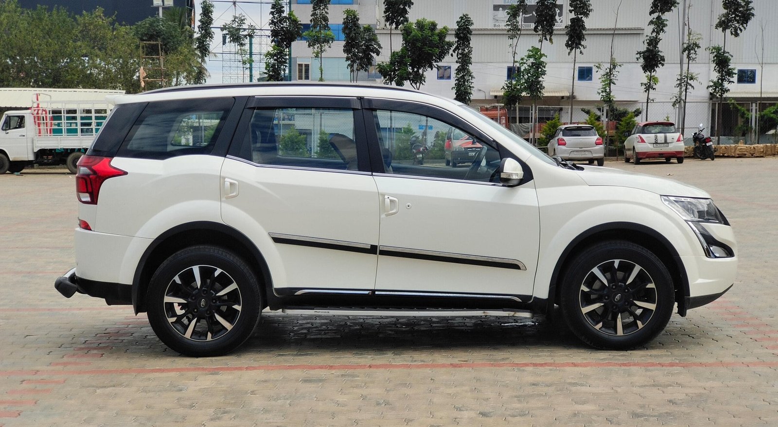 Mahindra XUV500 W11 AT – 2018 – Top Class