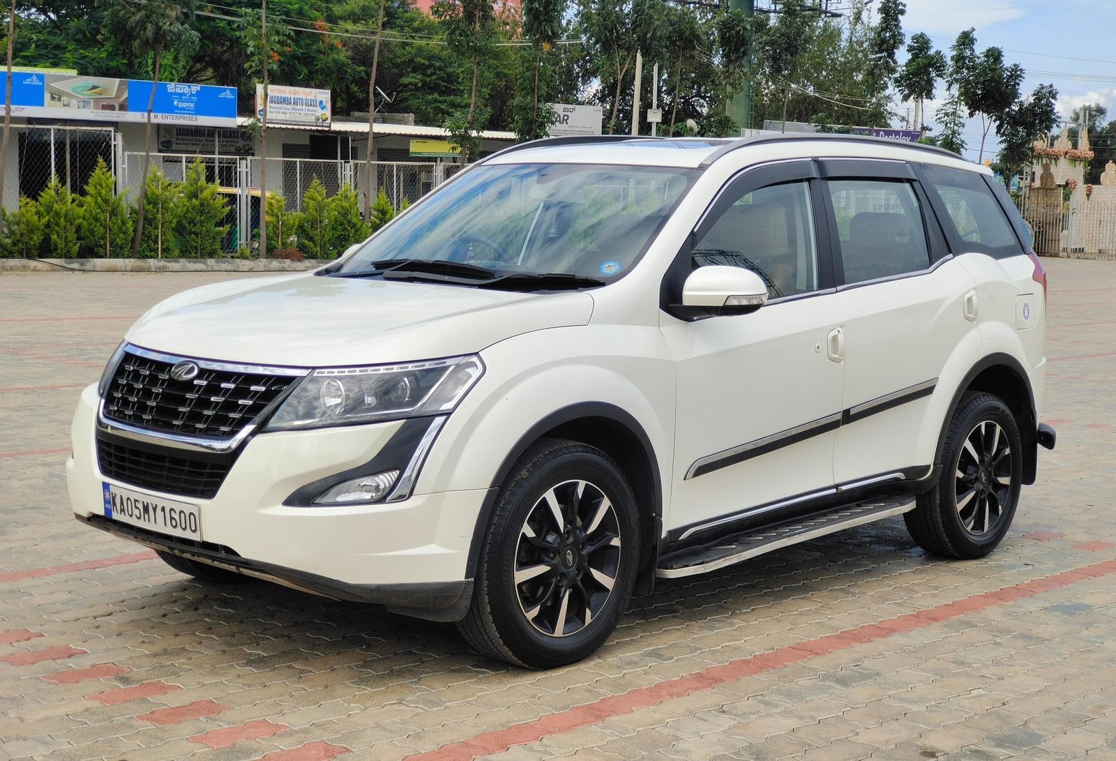 Mahindra XUV500 W11 AT – 2018 – Top Class