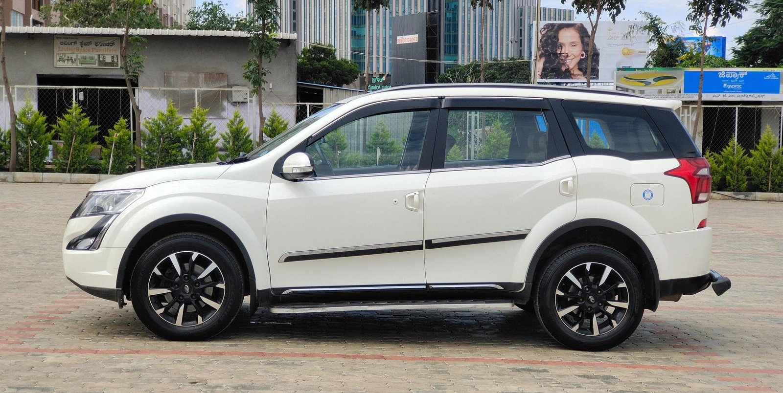 Mahindra XUV500 W11 AT – 2018 – Top Class