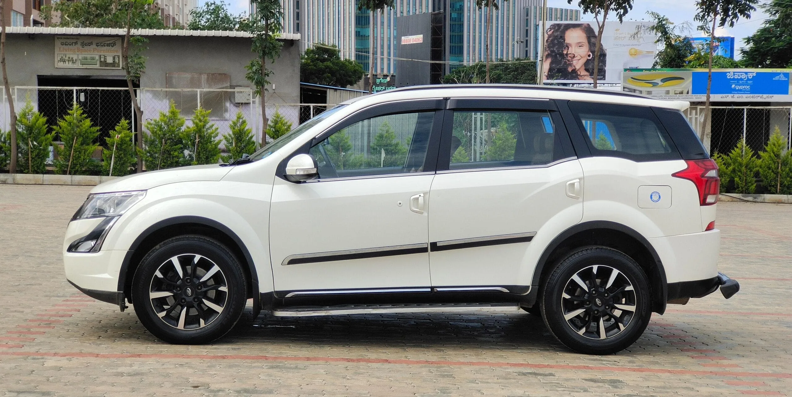Mahindra XUV500 W11 AT – 2018 – Top Class