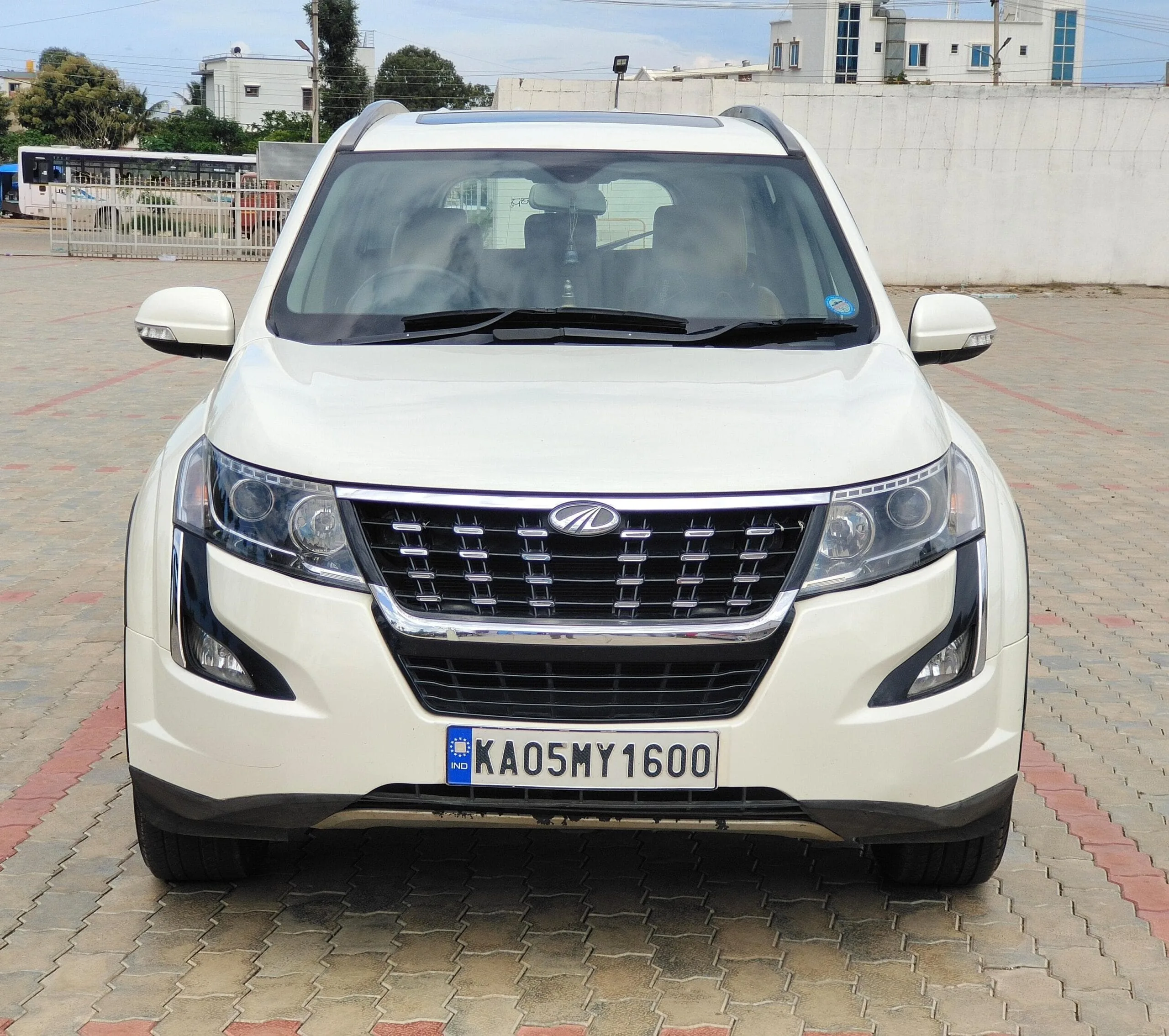 Mahindra XUV500 W11 AT – 2018 – Top Class