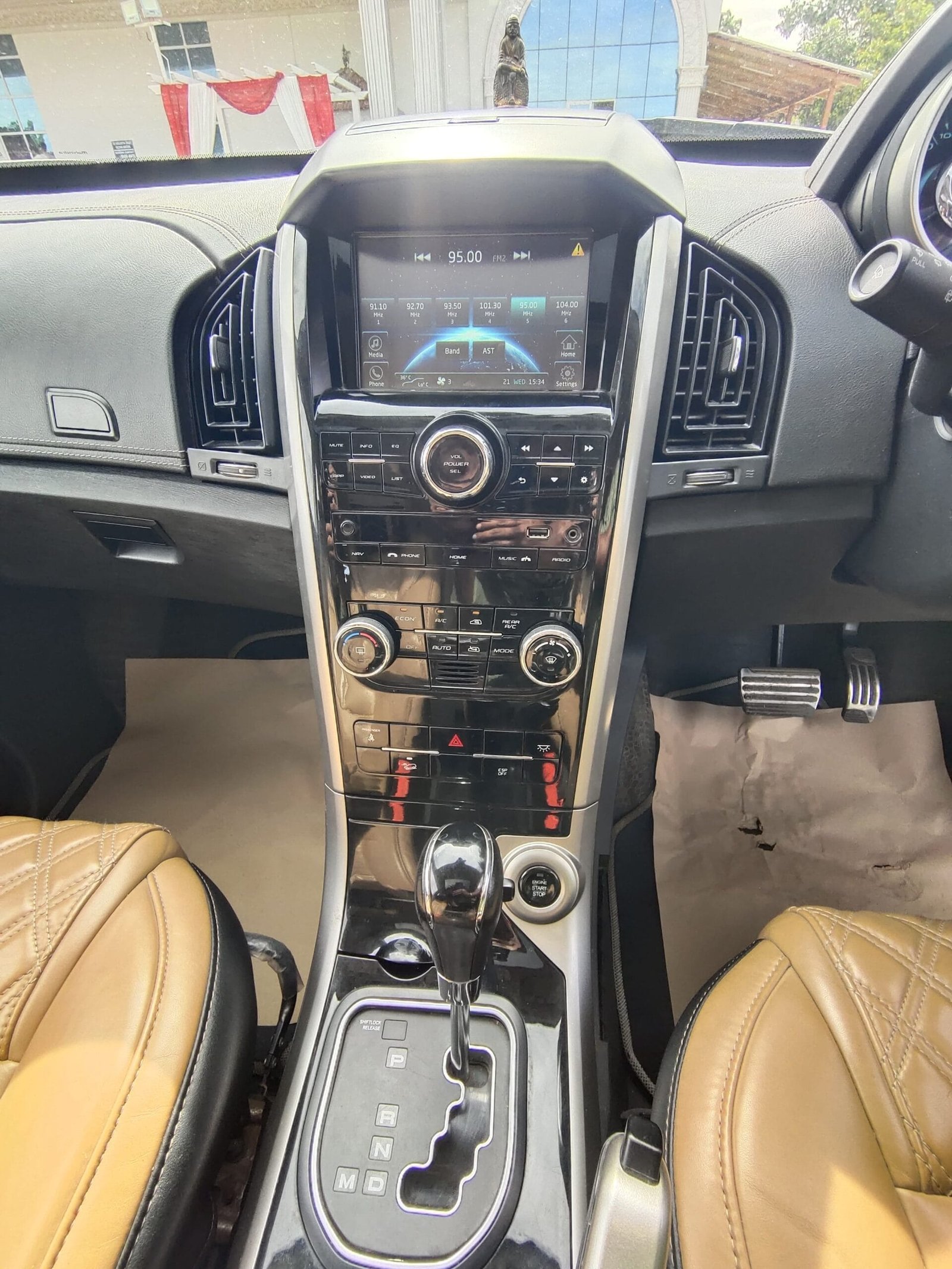 Mahindra XUV500 W11 AT – 2018 – Top Class
