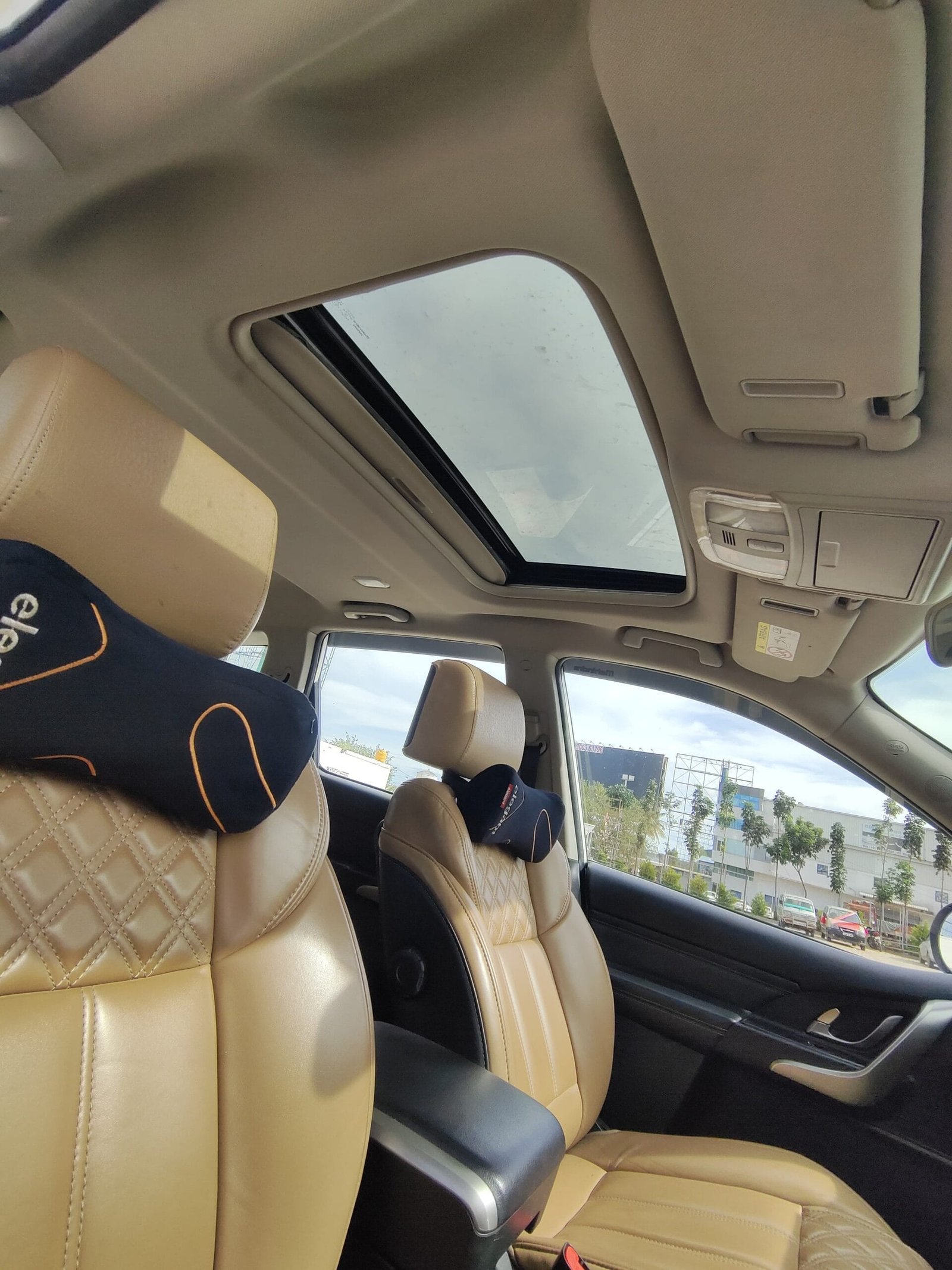 Mahindra XUV500 W11 AT – 2018 – Top Class