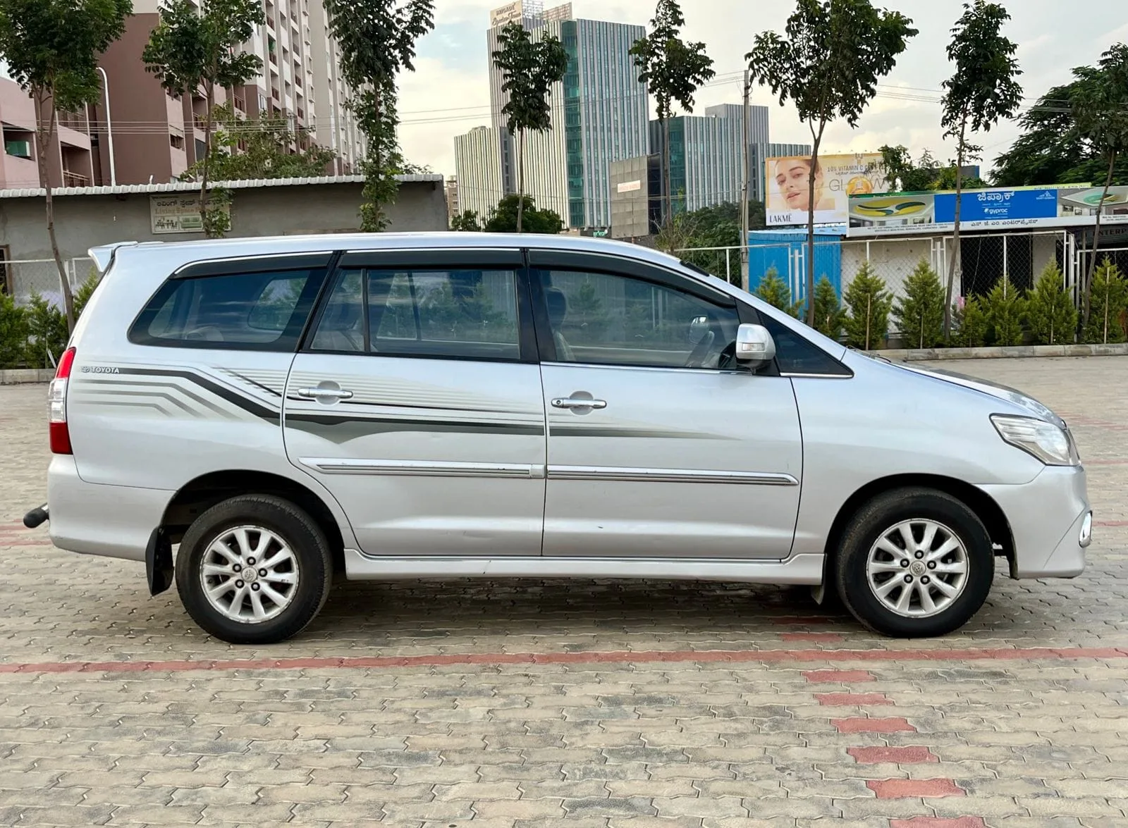 Excellent Condition 2012 Toyota Innova 2.5 V Diesel