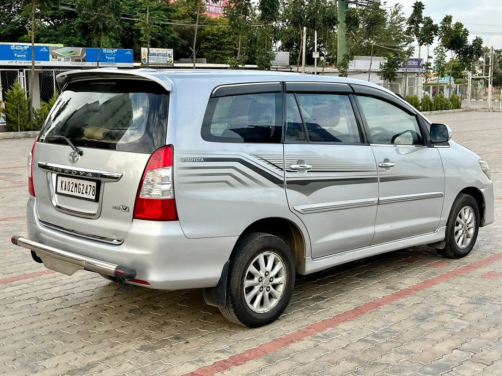 Excellent Condition 2012 Toyota Innova 2.5 V Diesel