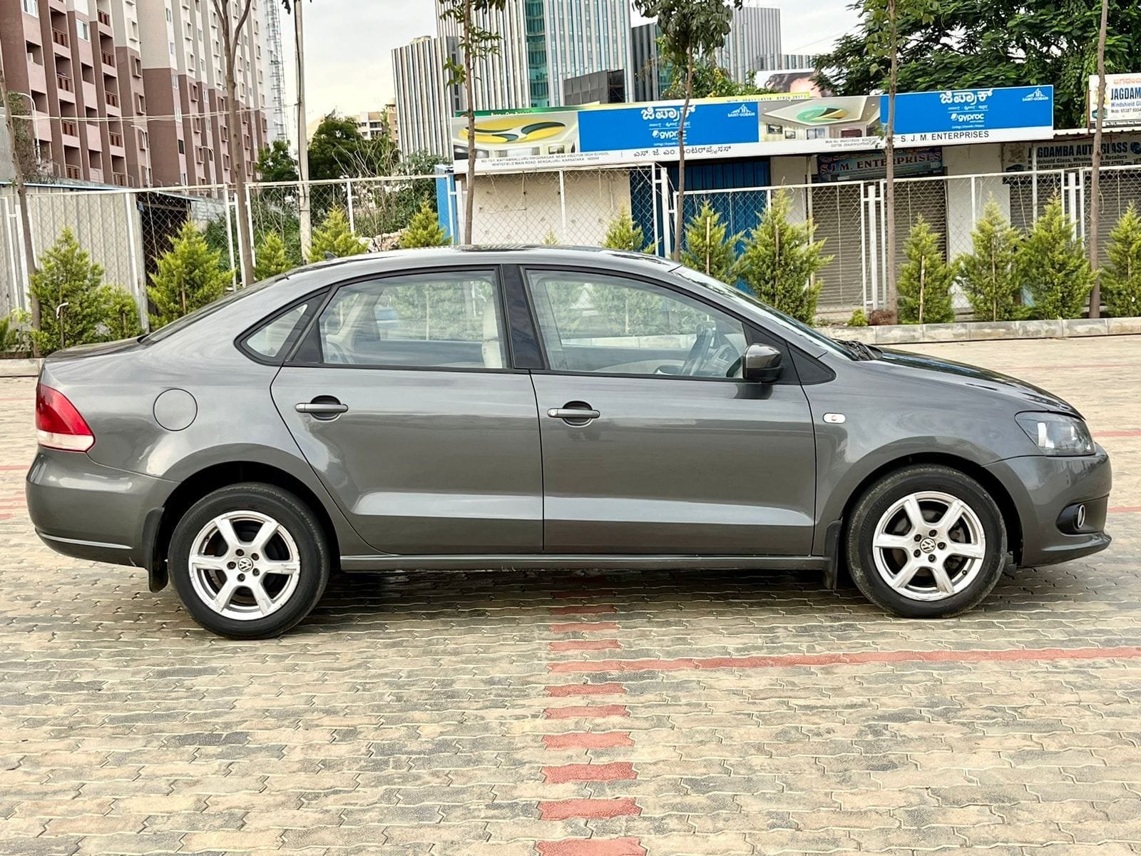 Volkswagen Vento 1.6 Highline MT – Top Class
