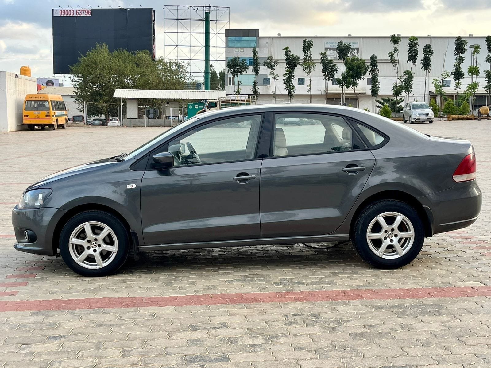 Volkswagen Vento 1.6 Highline MT – Top Class