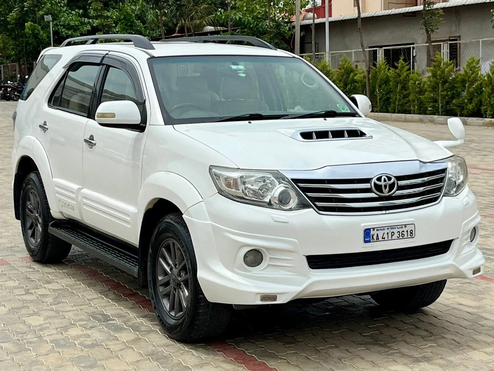 Toyota Fortuner 3.0L 4×4 – Powerful SUV with Reliable Performance