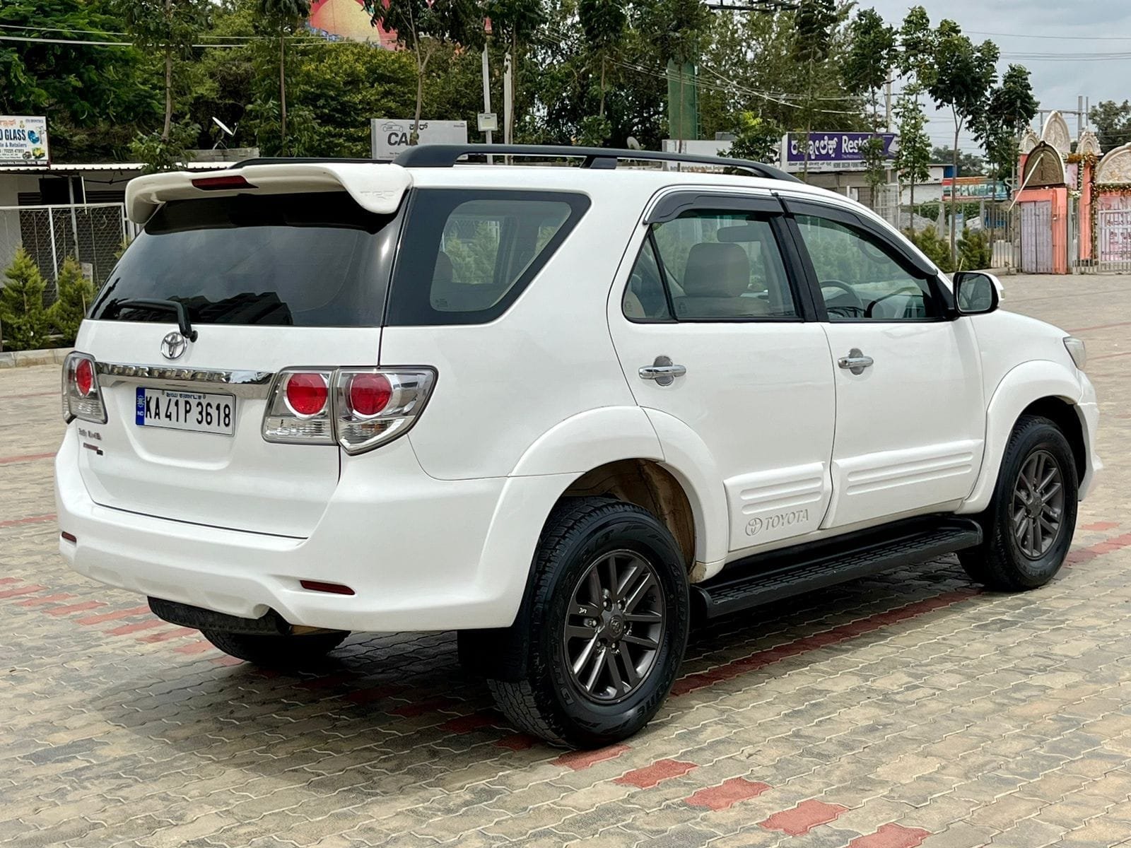 Toyota Fortuner 3.0L 4×4 – Powerful SUV with Reliable Performance