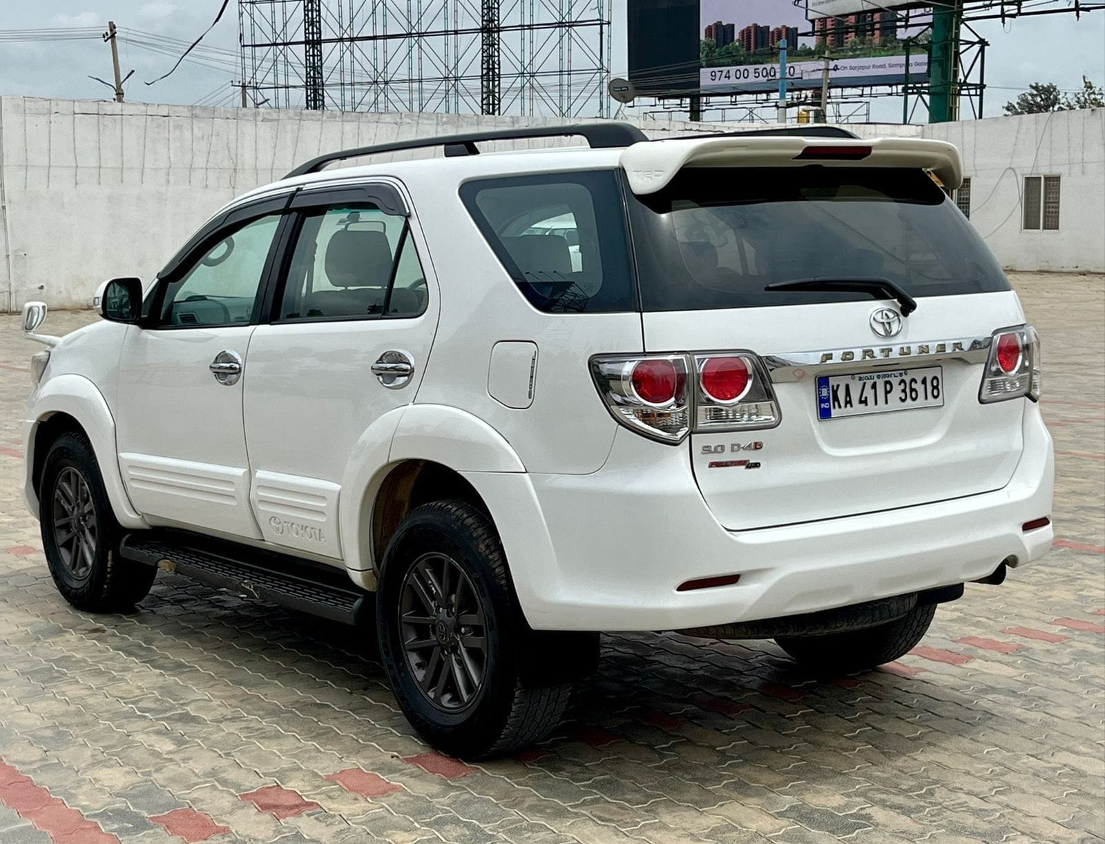Toyota Fortuner 3.0L 4×4 – Powerful SUV with Reliable Performance