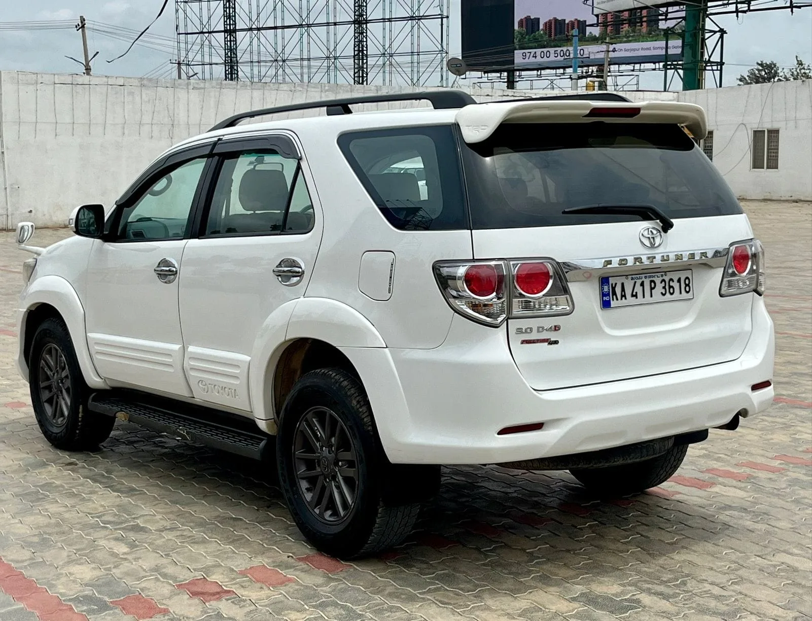 Toyota Fortuner 3.0L 4×4 – Powerful SUV with Reliable Performance