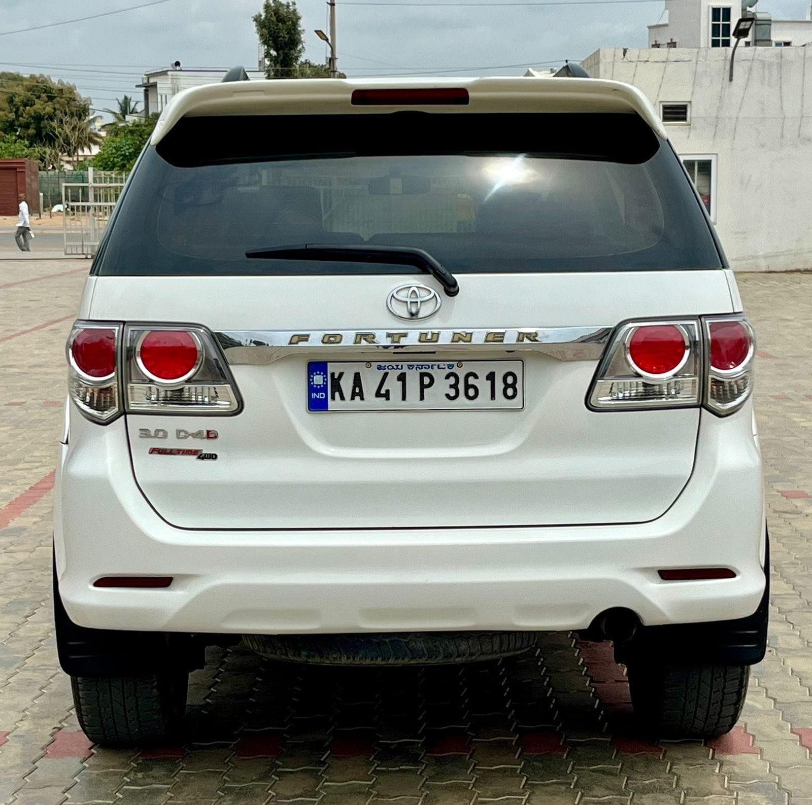 Toyota Fortuner 3.0L 4×4 – Powerful SUV with Reliable Performance