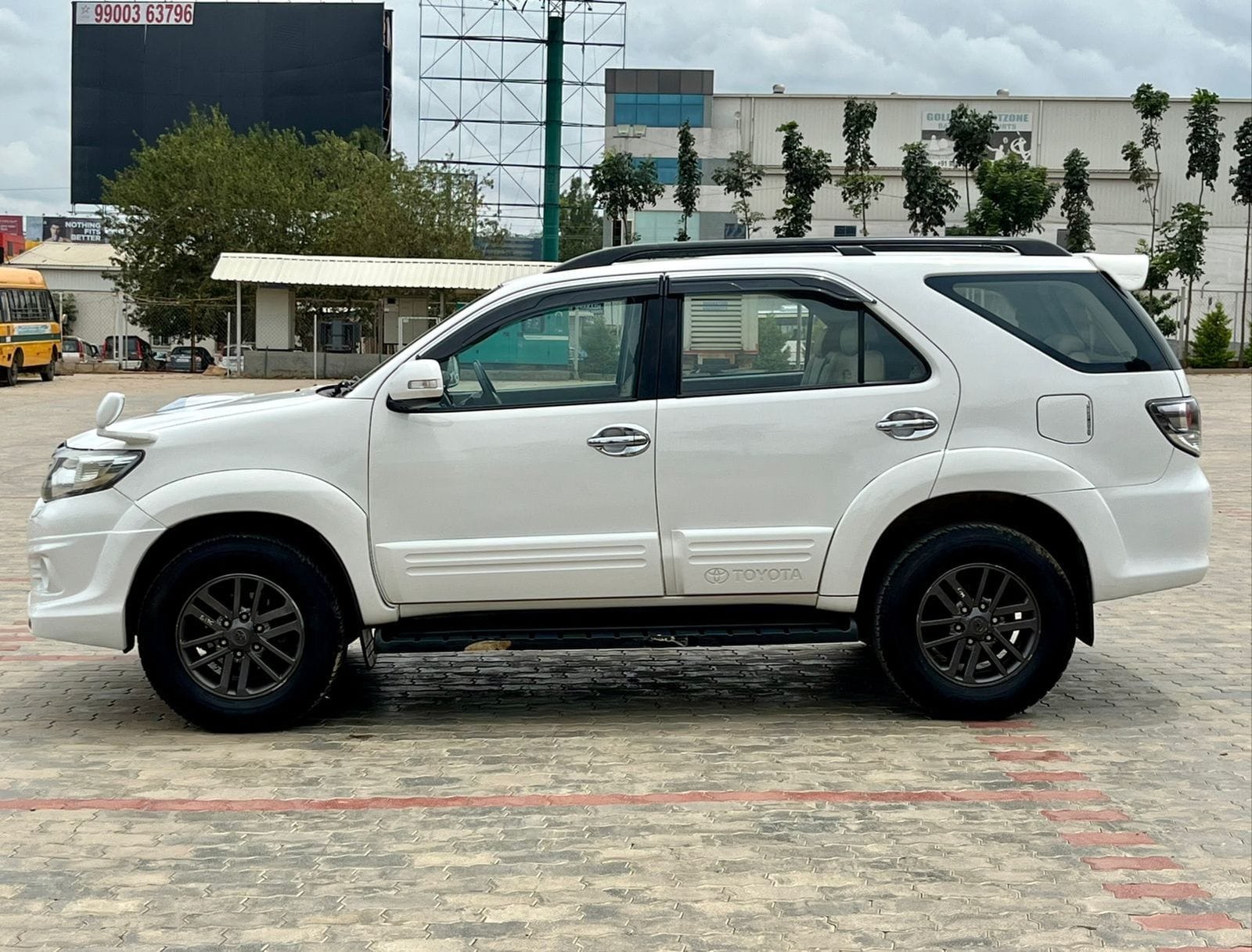 Toyota Fortuner 3.0L 4×4 – Powerful SUV with Reliable Performance
