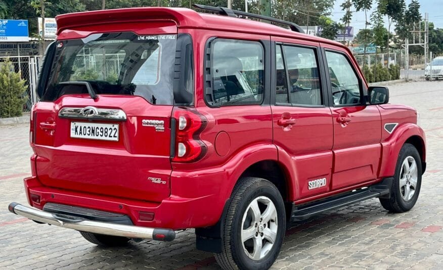 Mahindra Scorpio S11