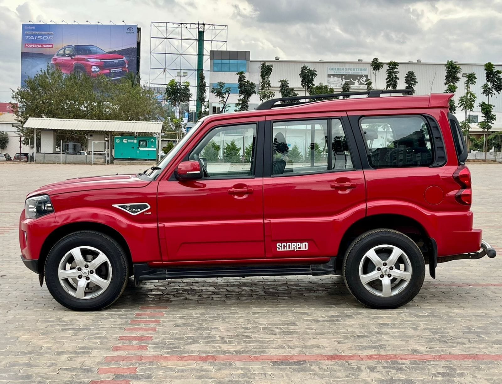 Mahindra Scorpio S11