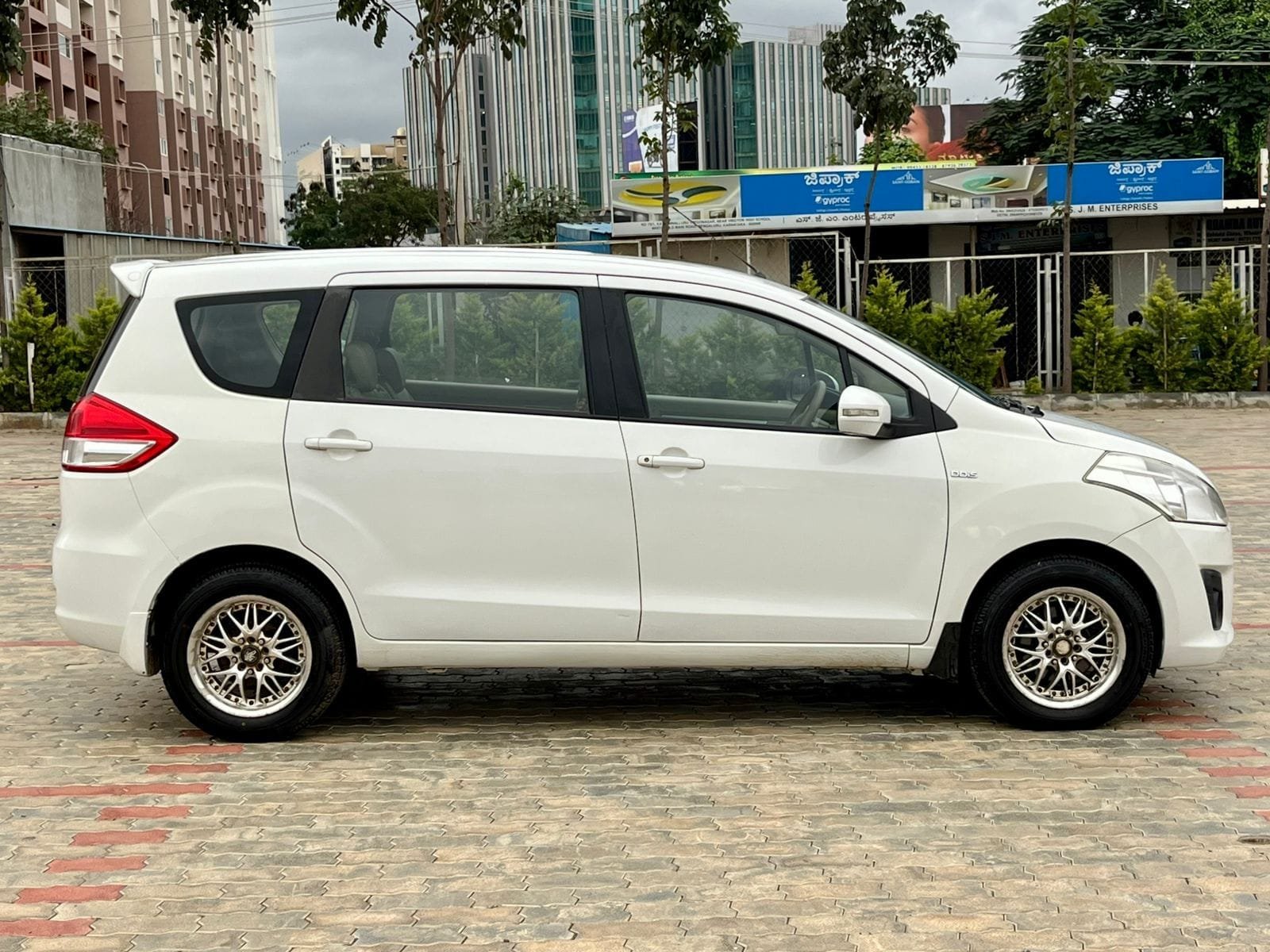 Maruti Ertiga ZDI 2013 – Diesel, Top Selling Excellent Car