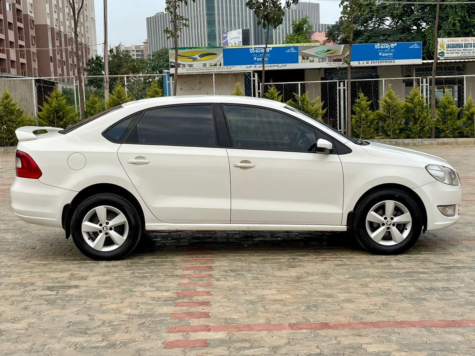Skoda Rapid Style Plus 1.5 TDI AT – Top Selling Car