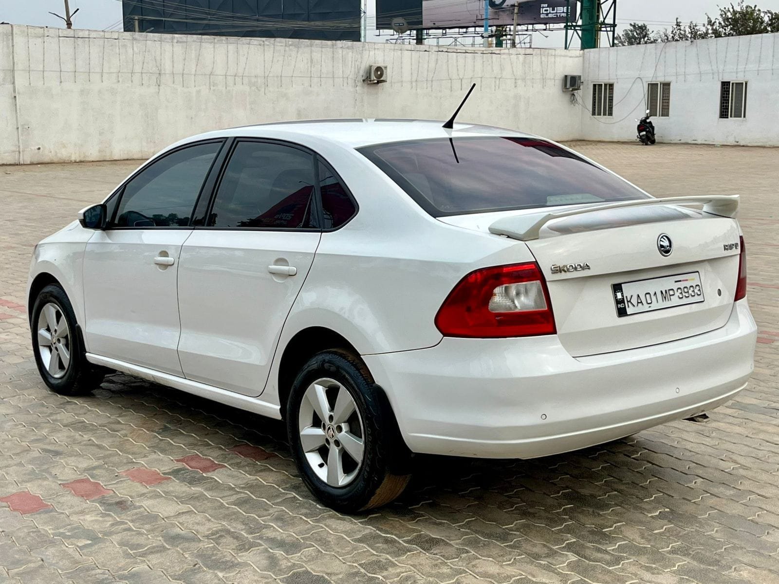 Skoda Rapid Style Plus 1.5 TDI AT – Top Selling Car