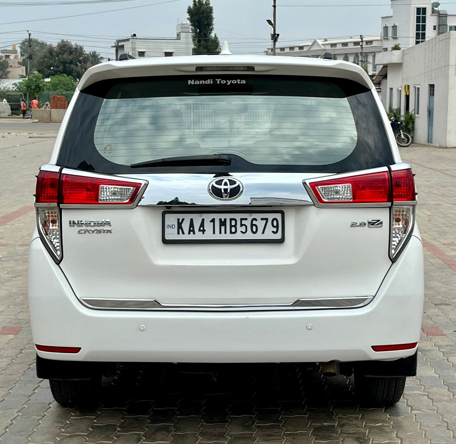 Reliable Toyota Innova Crysta 2.8 Z AT, 2017