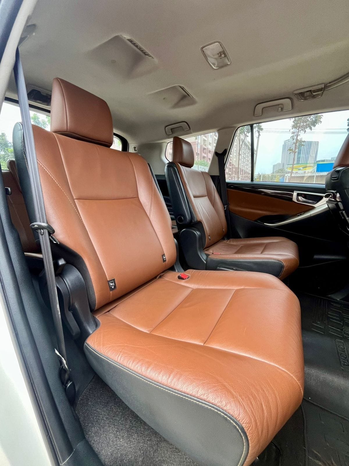Reliable Toyota Innova Crysta 2.8 Z AT, 2017