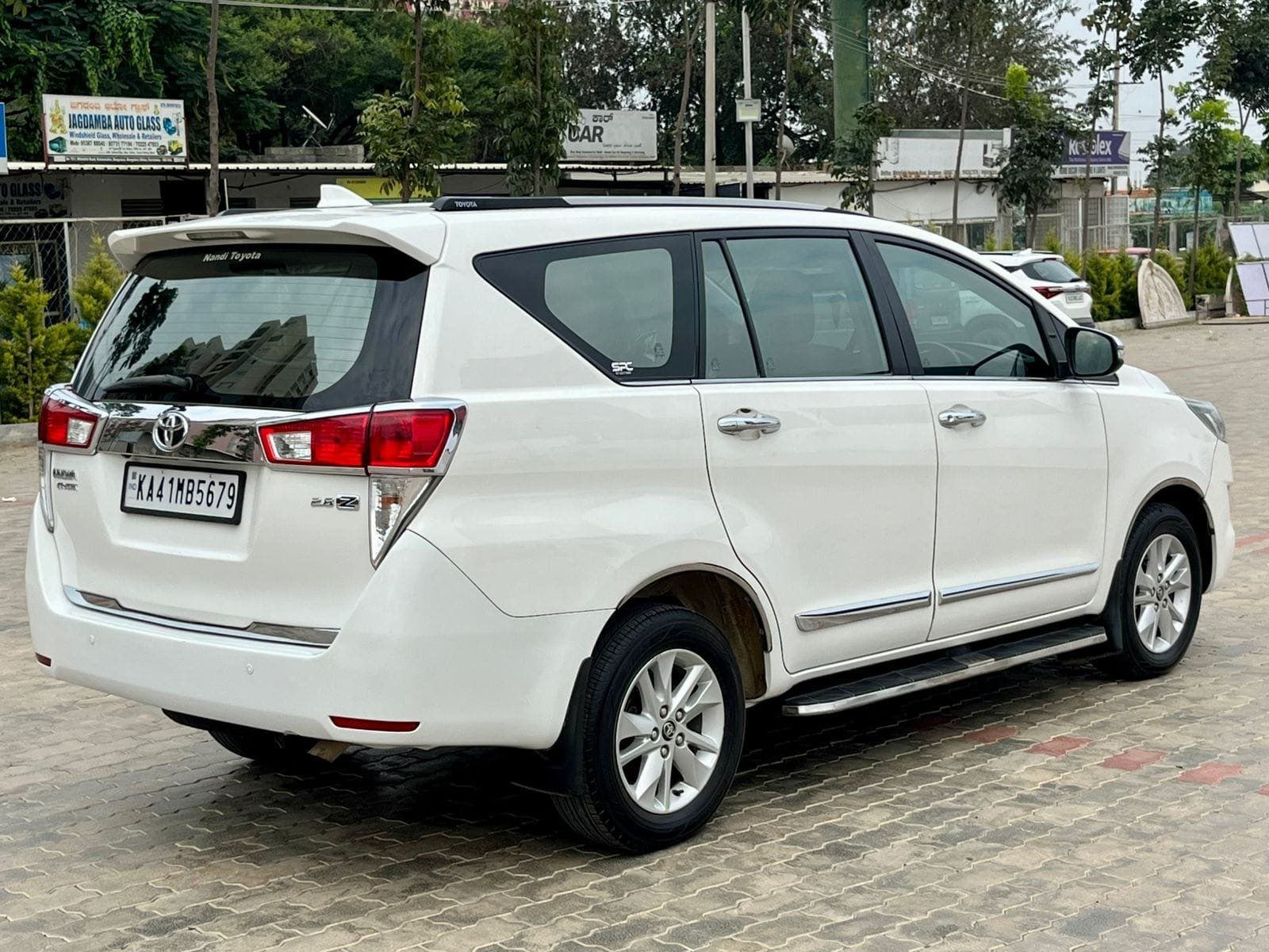 Reliable Toyota Innova Crysta 2.8 Z AT, 2017