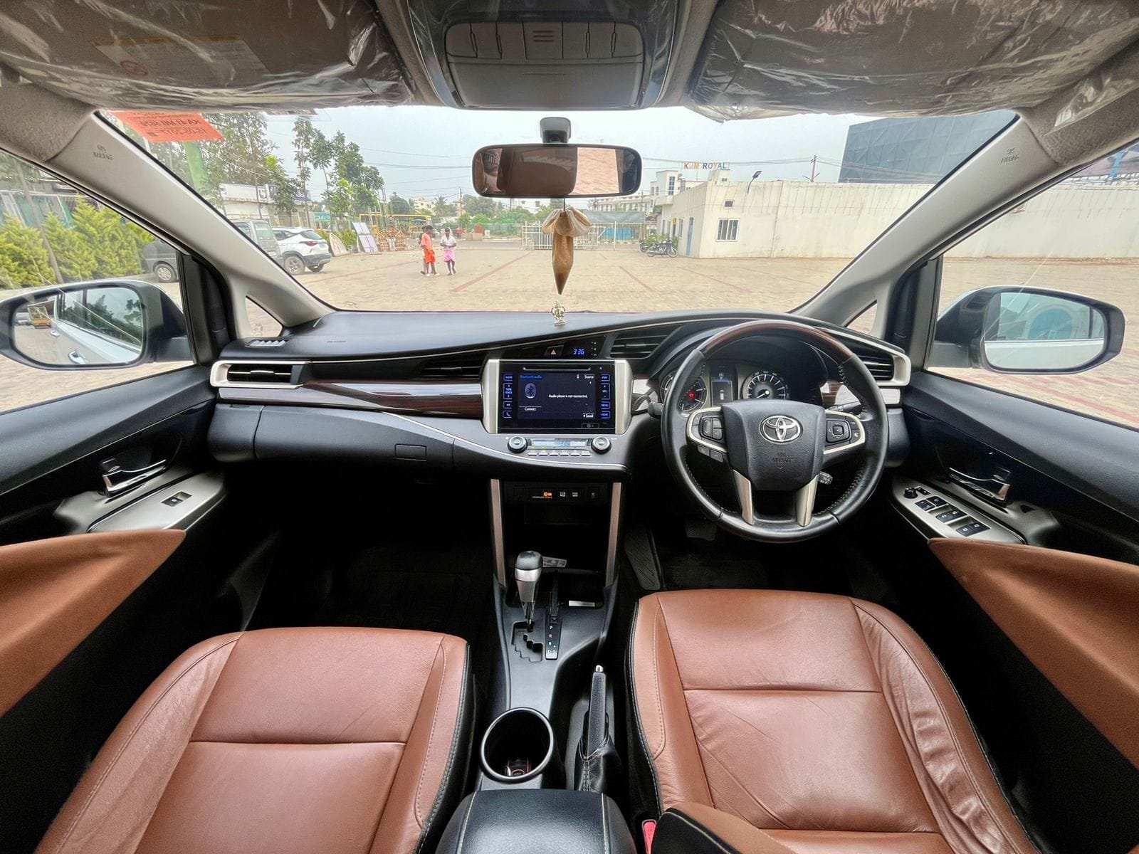 Reliable Toyota Innova Crysta 2.8 Z AT, 2017