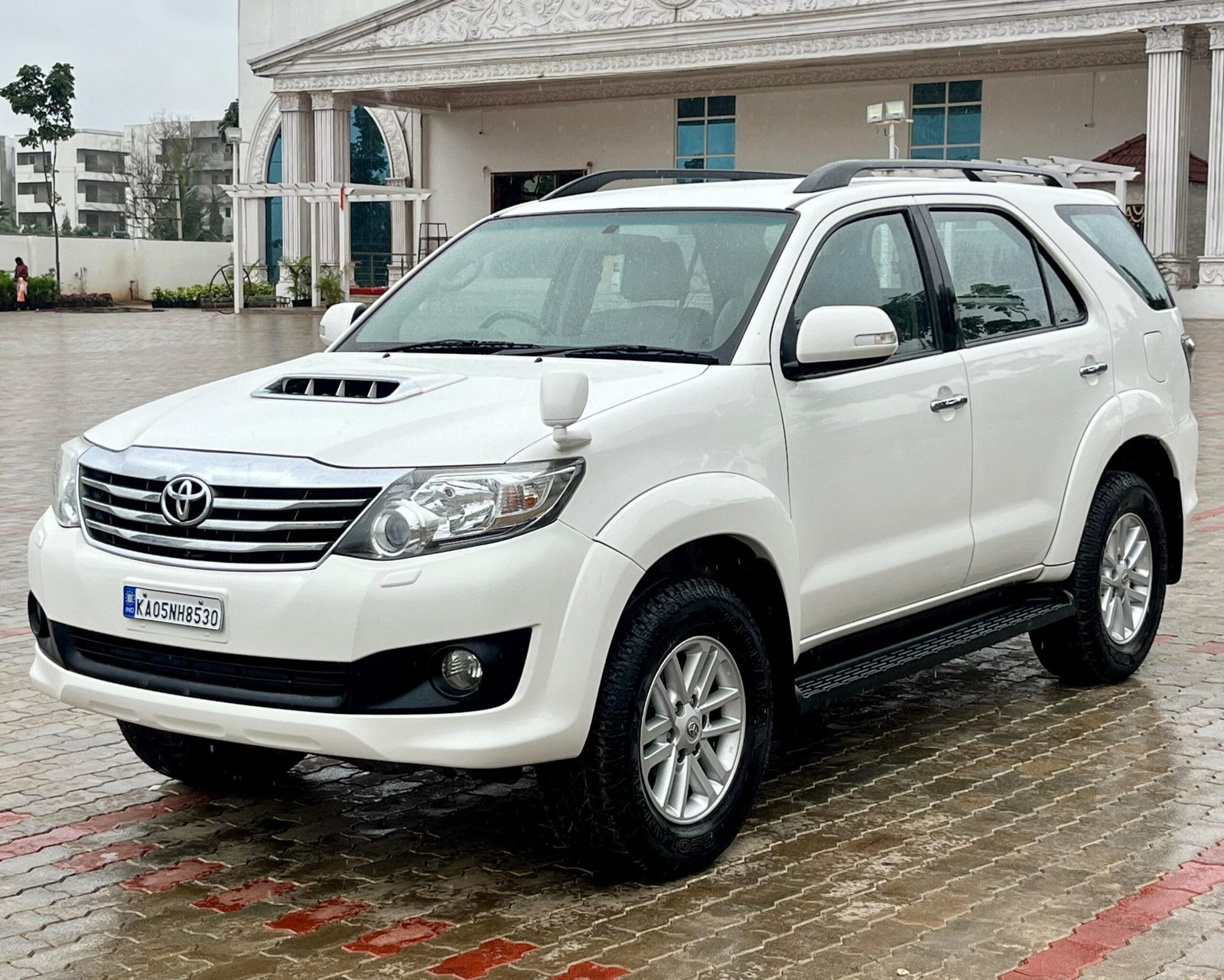 Toyota Fortuner 2WD MT (2014) – Reliable & Spacious