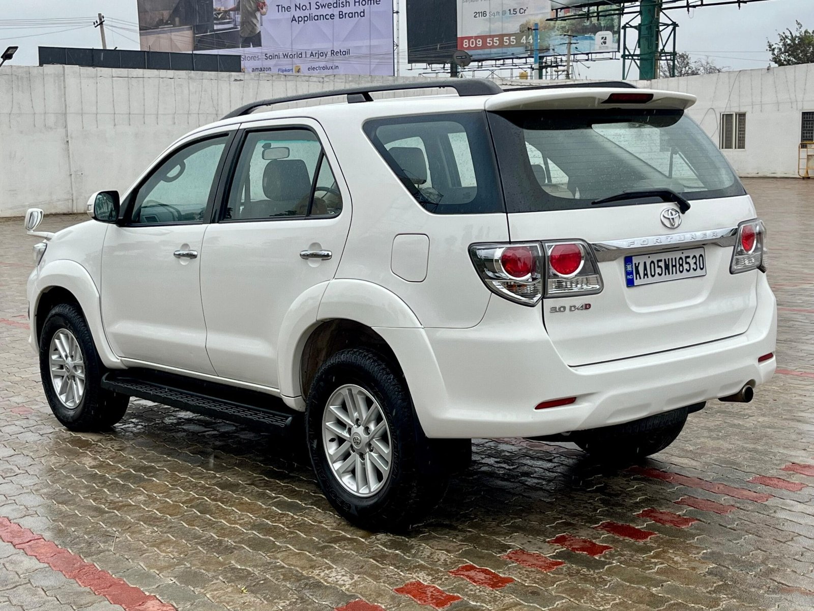 Toyota Fortuner 2WD MT (2014) – Reliable & Spacious