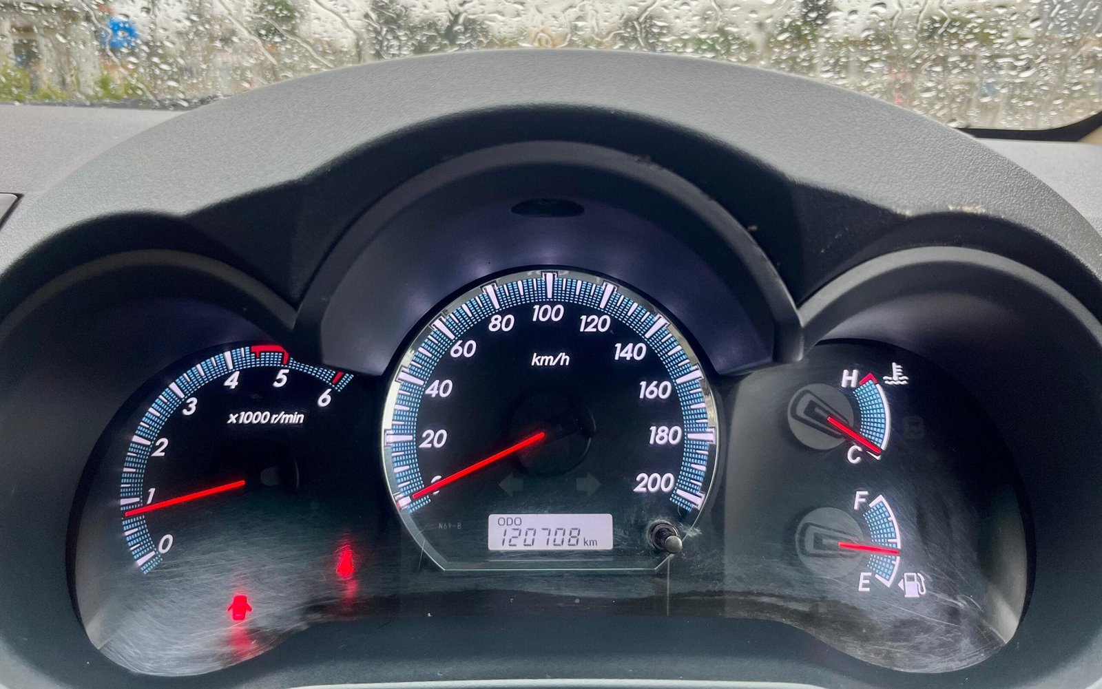 Toyota Fortuner 2WD MT (2014) – Reliable & Spacious