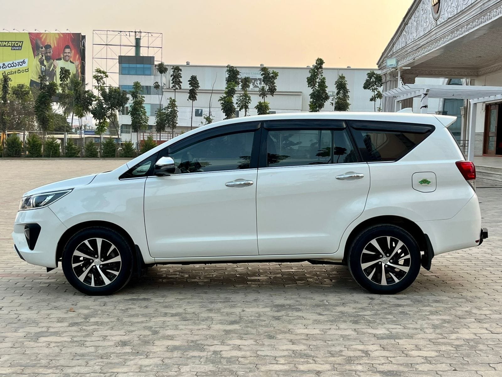 Toyota Innova Crysta 2.4 Z AT: Top Performance