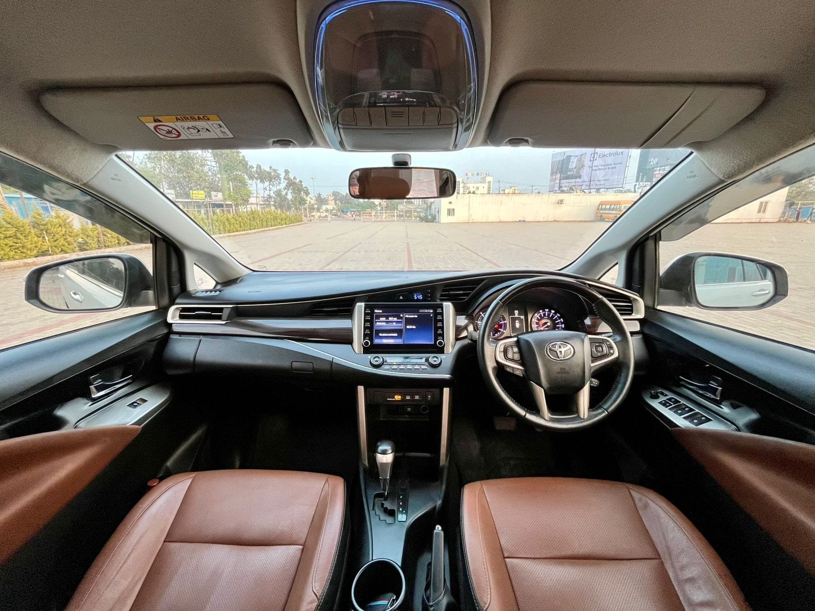 Toyota Innova Crysta 2.4 Z AT: Top Performance