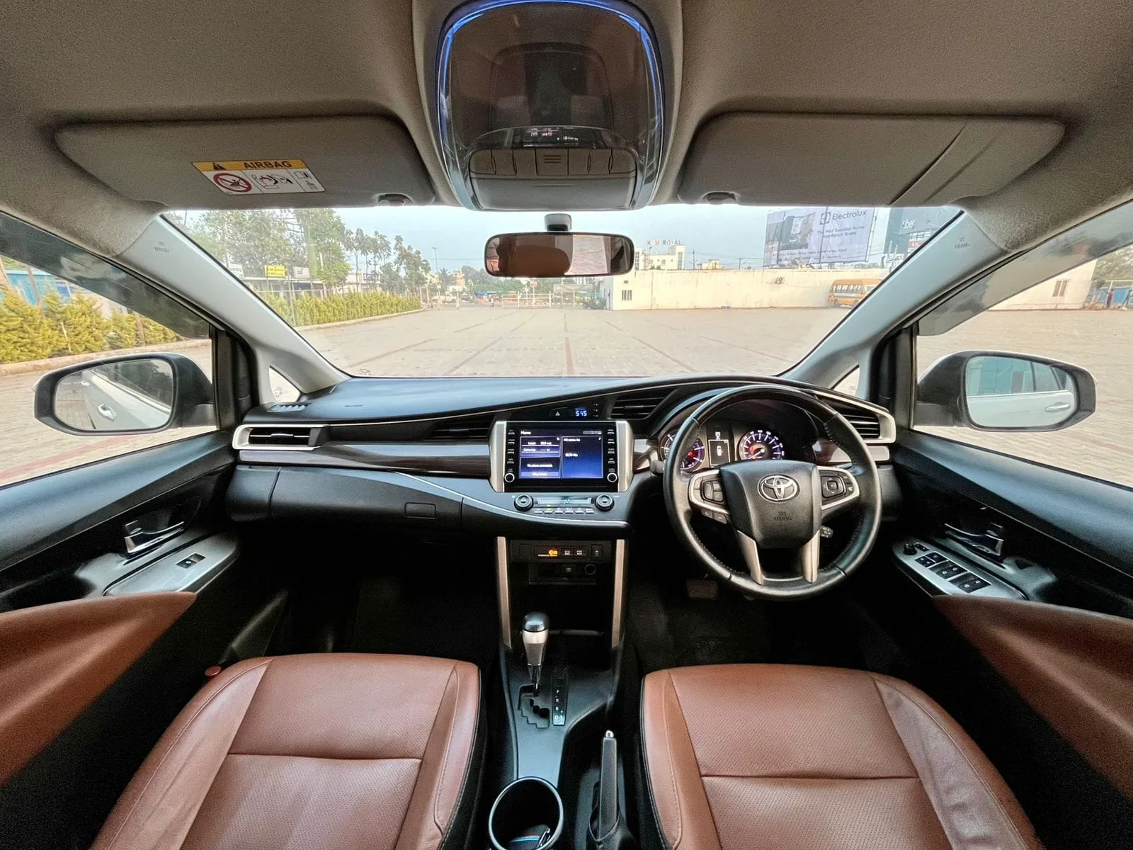 Toyota Innova Crysta 2.4 Z AT: Top Performance
