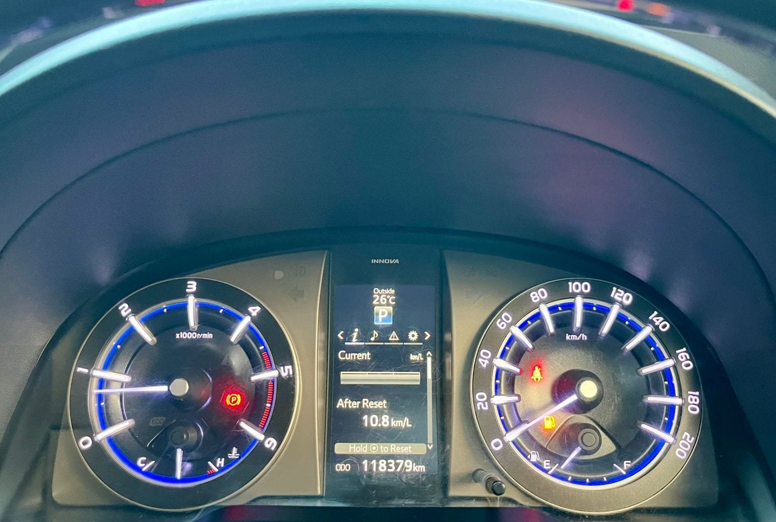 Toyota Innova Crysta 2.4 Z AT: Top Performance