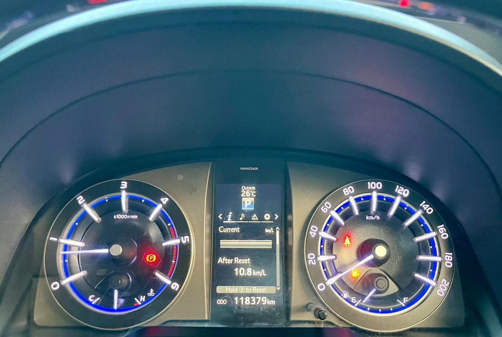 Toyota Innova Crysta 2.4 Z AT: Top Performance
