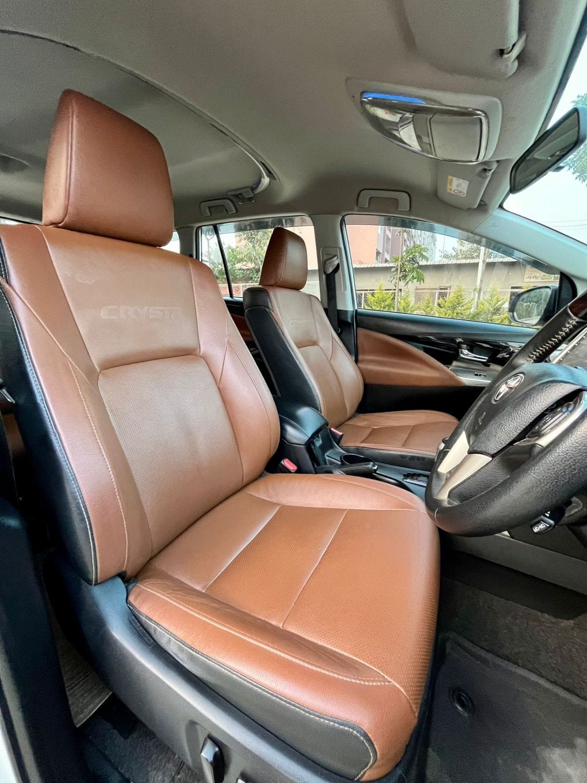 Toyota Innova Crysta 2.4 Z AT: Top Performance