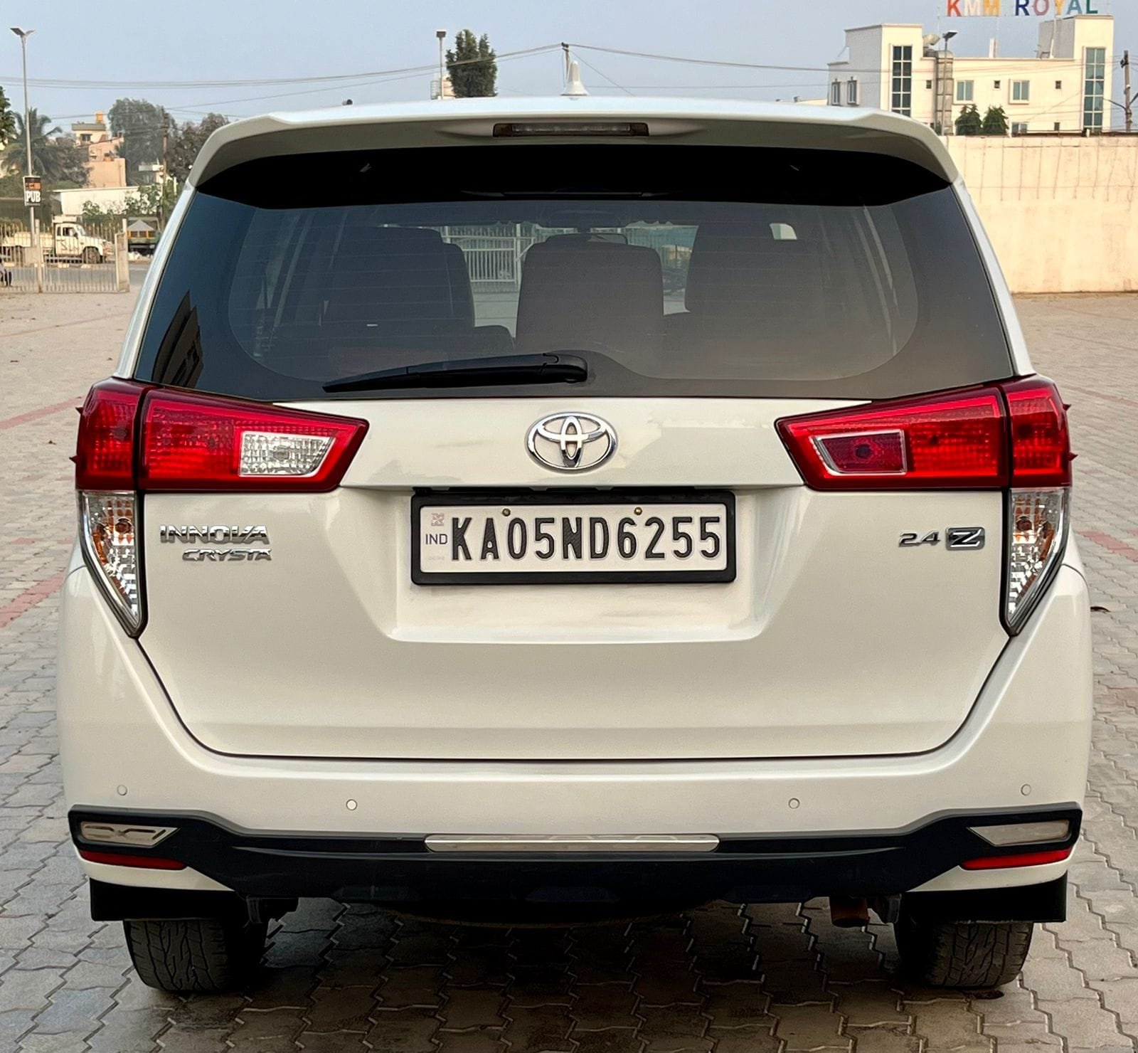 Toyota Innova Crysta 2.4 Z AT: Top Performance