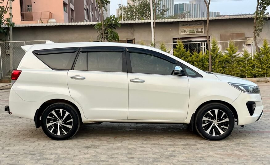 Toyota Innova Crysta 2.4 Z AT: Top Performance