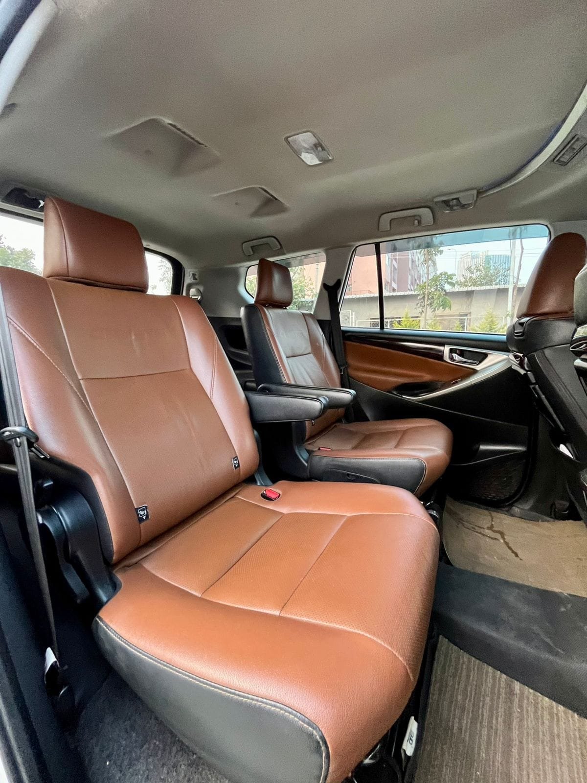 Toyota Innova Crysta 2.4 Z AT: Top Performance