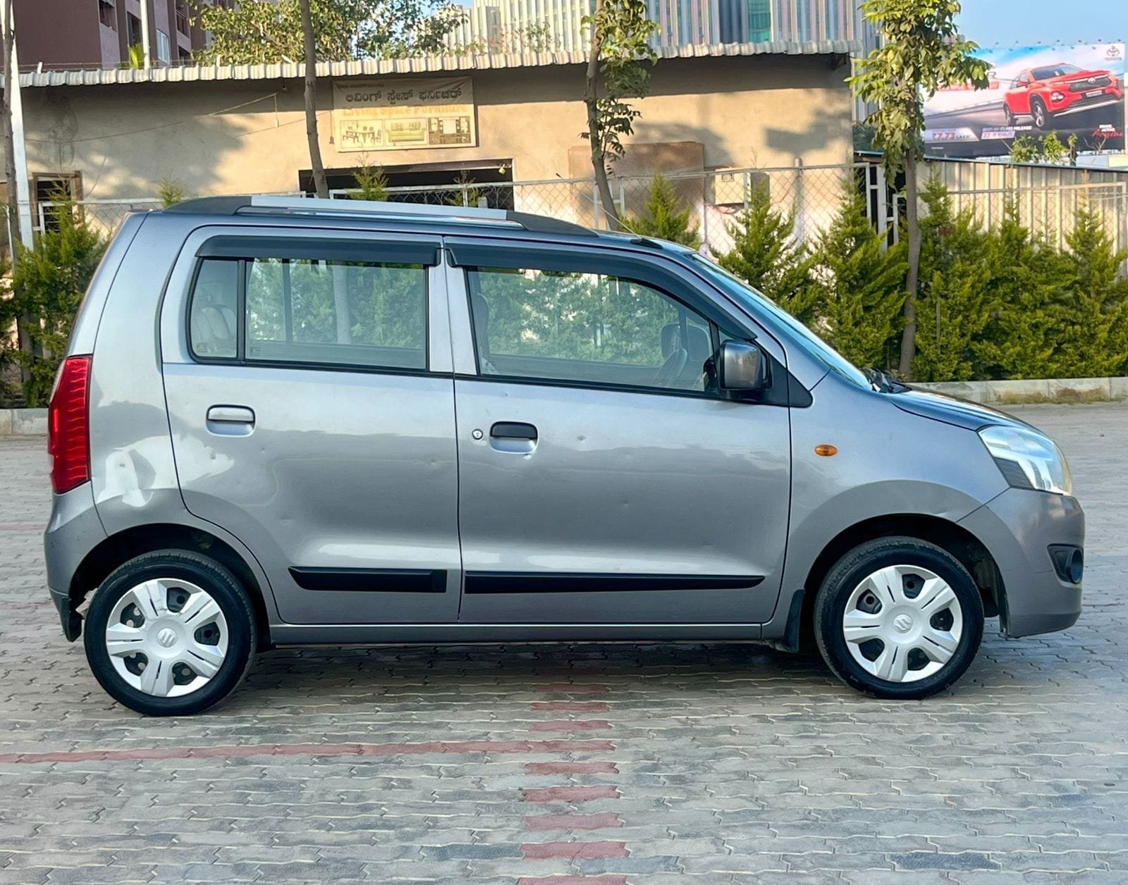 Maruti Suzuki WagonR VXI – Well-Maintained- 2017