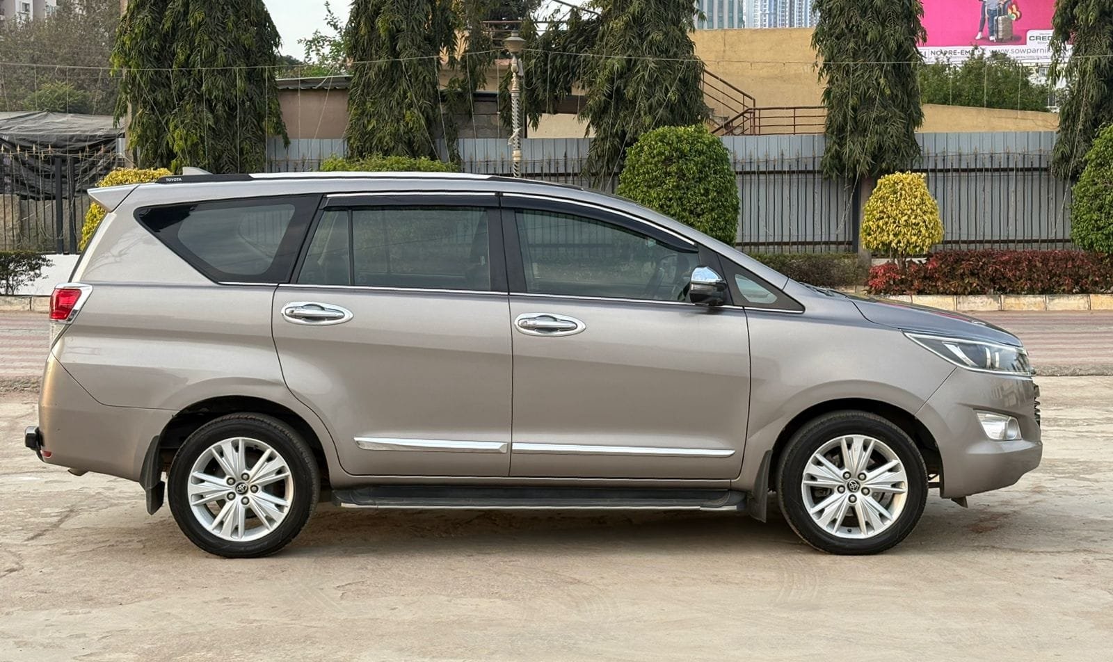 Toyota Innova Crysta 2.4 Z