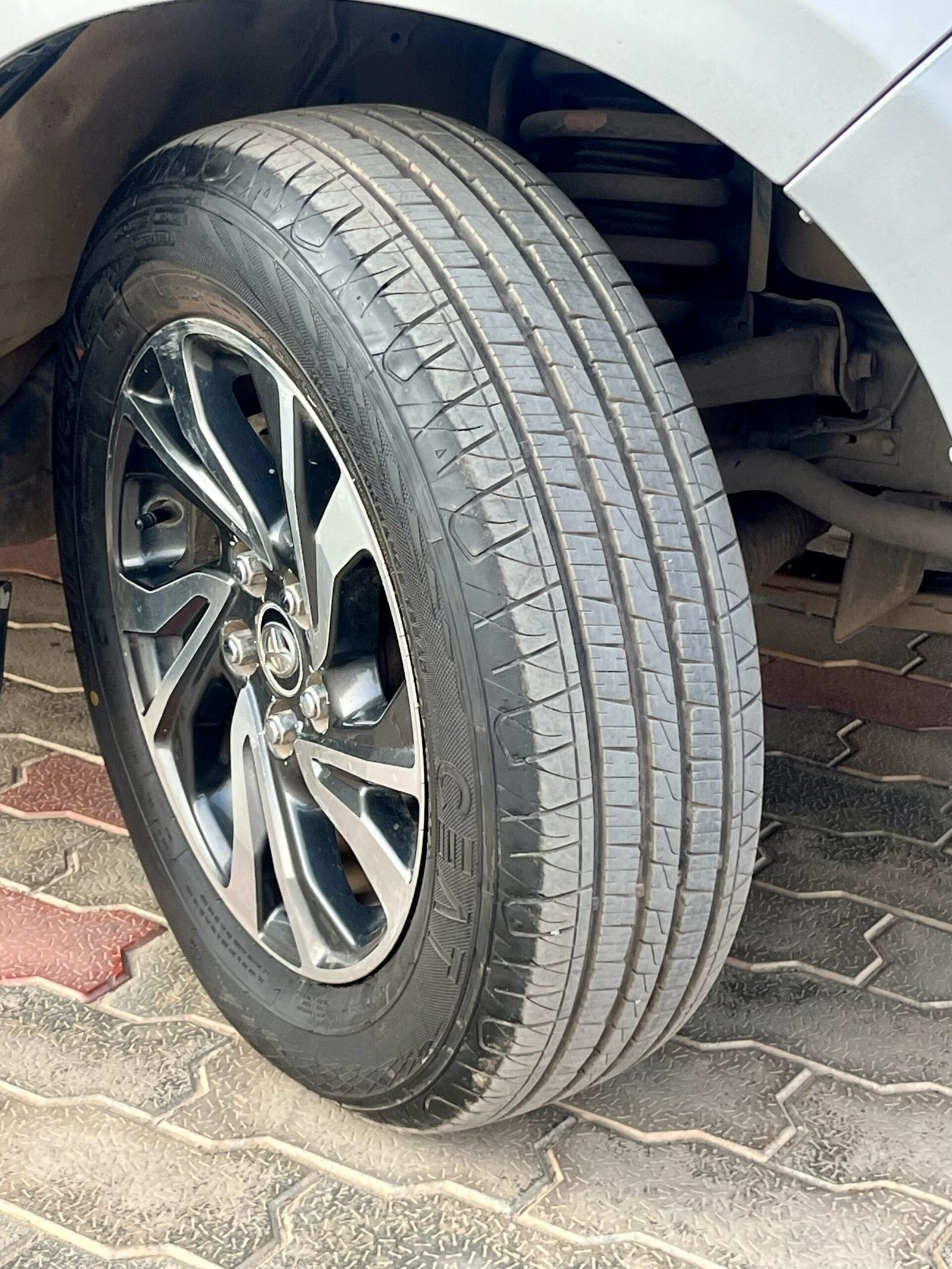 Toyota Innova Crysta 2.4 V – Premium Comfort & Performance