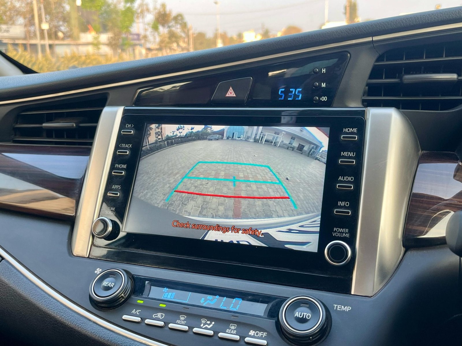 Toyota Innova Crysta 2.4 V – Premium Comfort & Performance