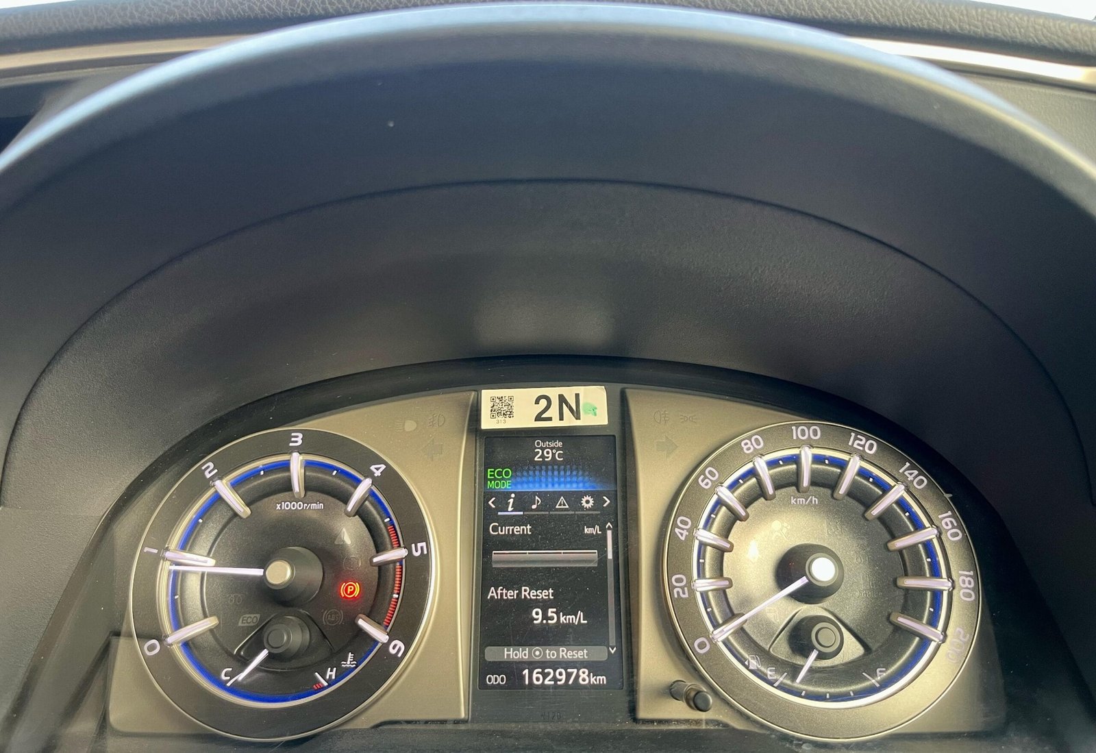 Toyota Innova Crysta 2.4 V – Premium Comfort & Performance