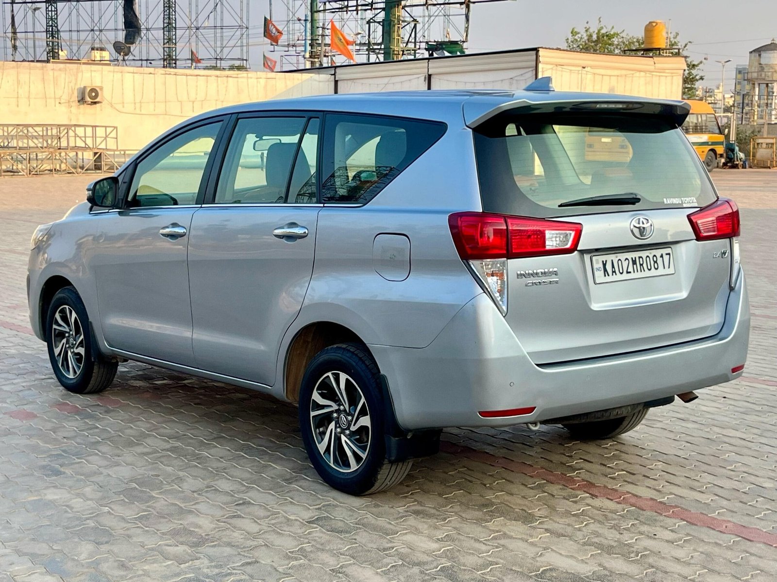 Toyota Innova Crysta 2.4 V – Premium Comfort & Performance