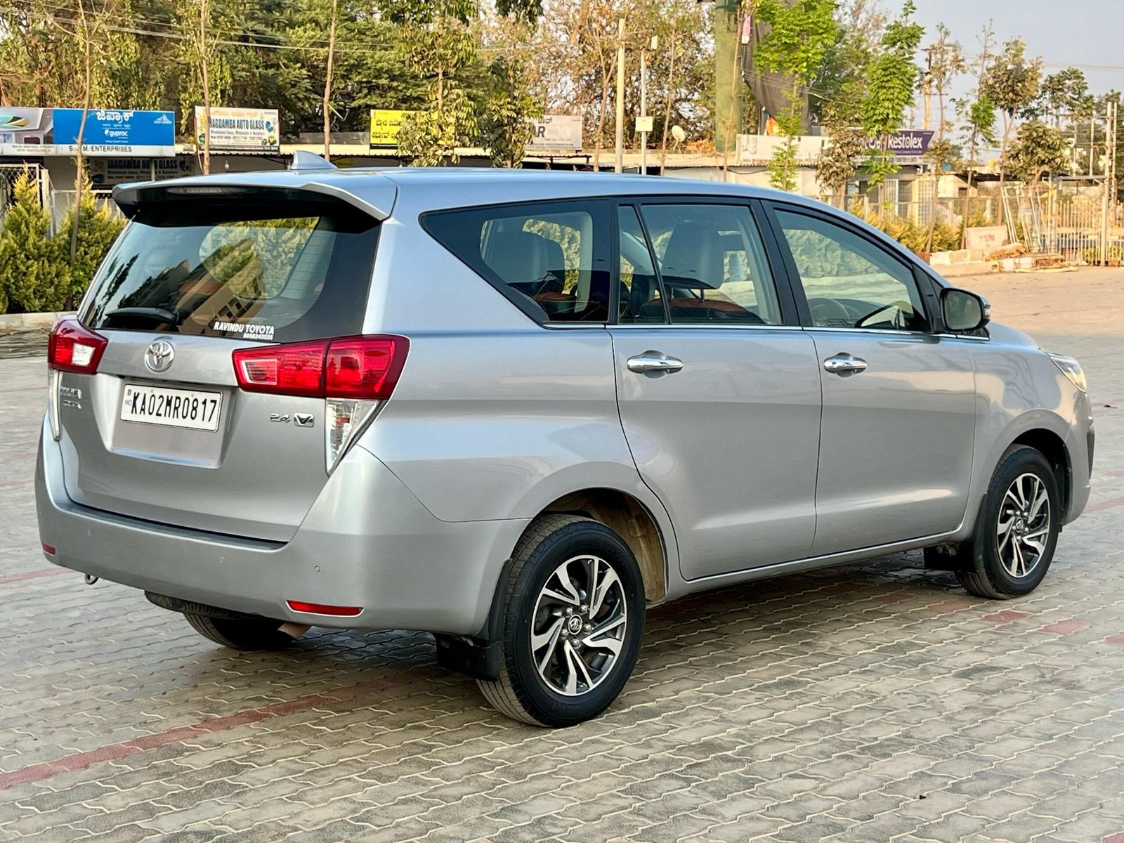 Toyota Innova Crysta 2.4 V – Premium Comfort & Performance